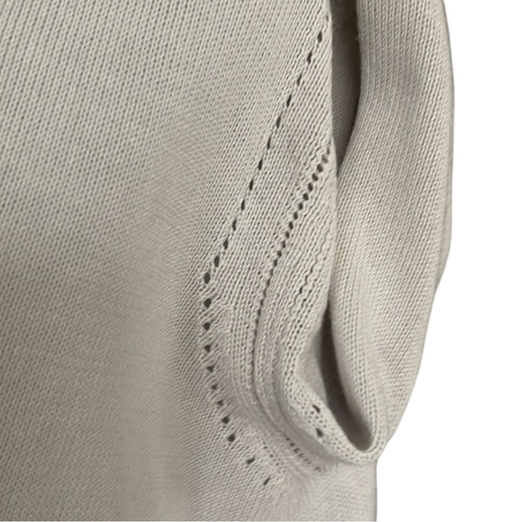 Bally of Switzerland V neck knit top. - Picture 3 of 4